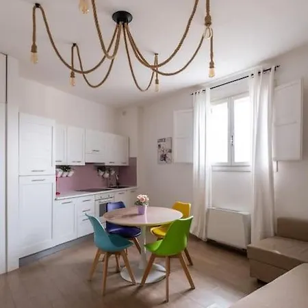 Galleria 2 Agosto アパート